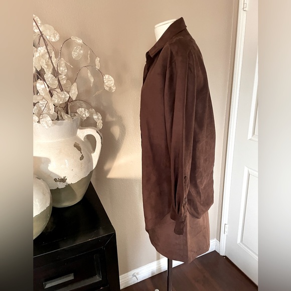 Banana Republic suede button-up top - Picture 2 of 7